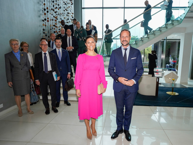 Crown Princess Victoria and Crown Prince Haakon had a busy programme focused on business cooperation on the last day of their visit to Kenya. Photo: Lise Åserud / NTB 